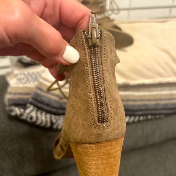 Report brand taupe high heel suede sandals with lace up front EUC - Picture 4 of 8